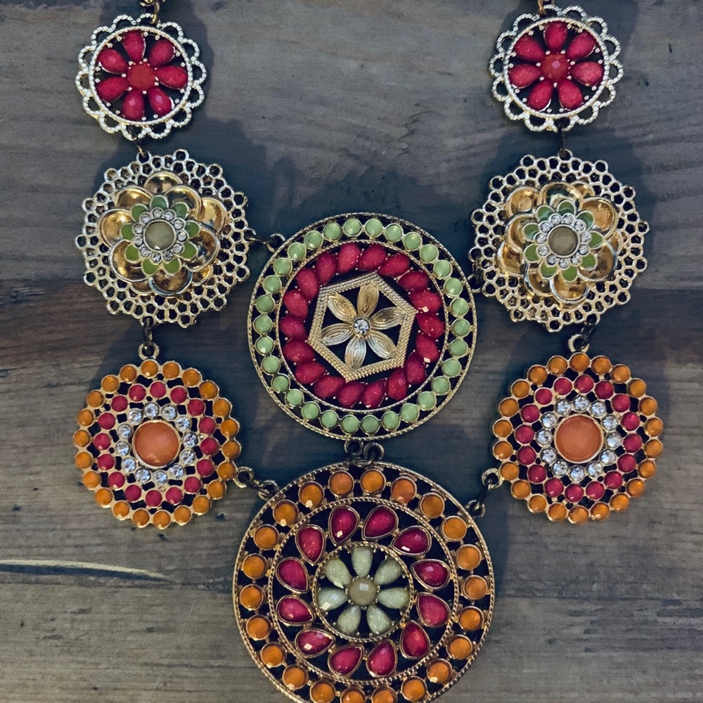 🌺 3/$18 Bold Statement Necklace